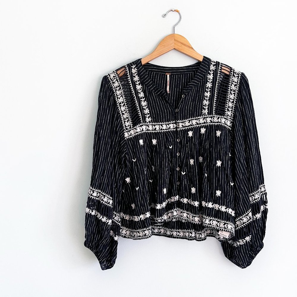 Host Pick 💙 Free People Embroidered Button-Down Long Sleeve Size M
